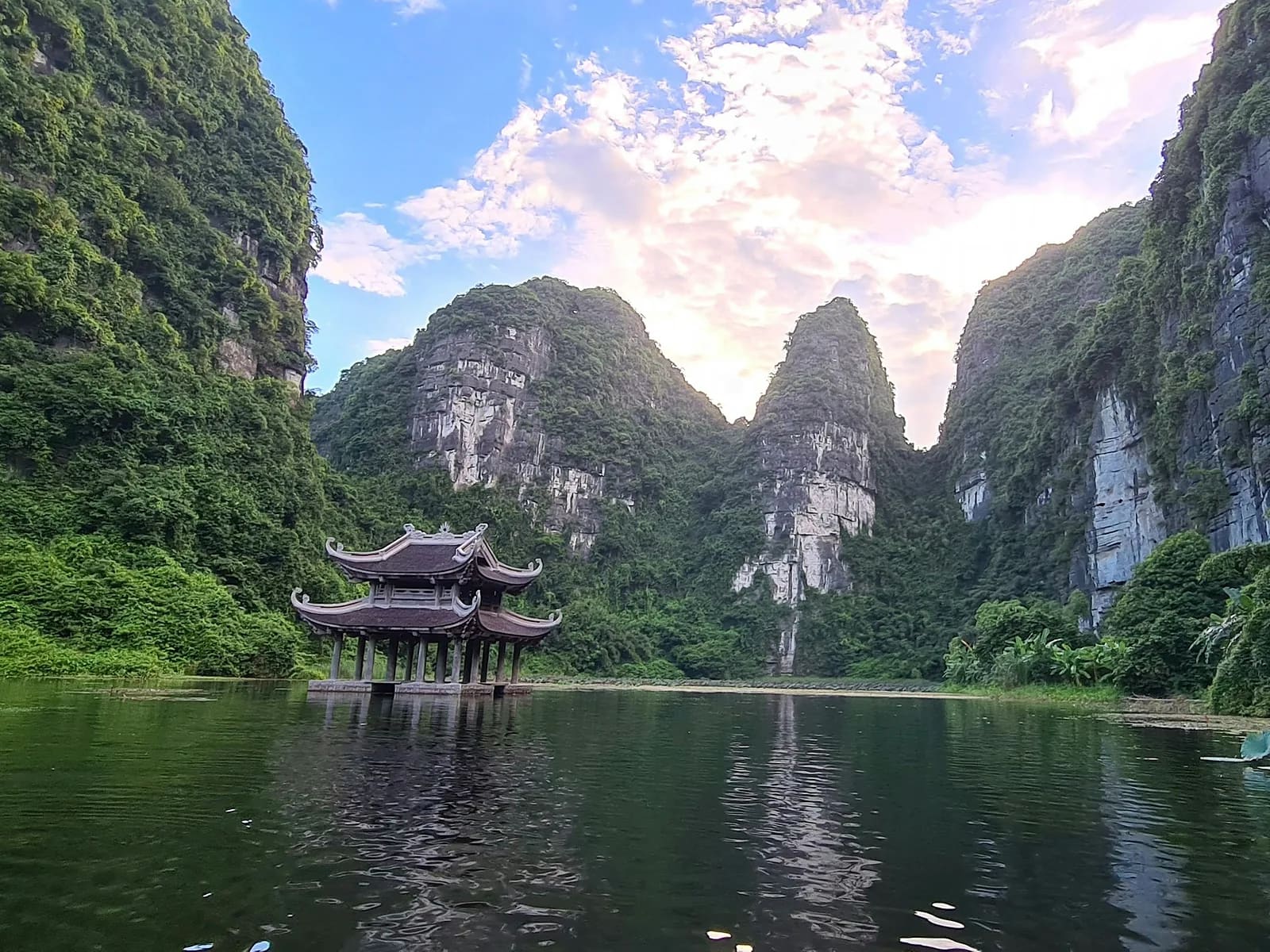 Vòng Tràng An – Hang Múa